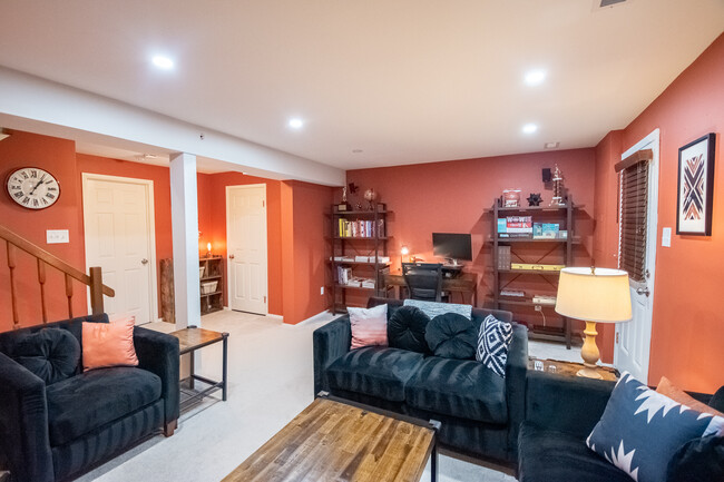 Building Photo - 1660 Sierra Woods Ct