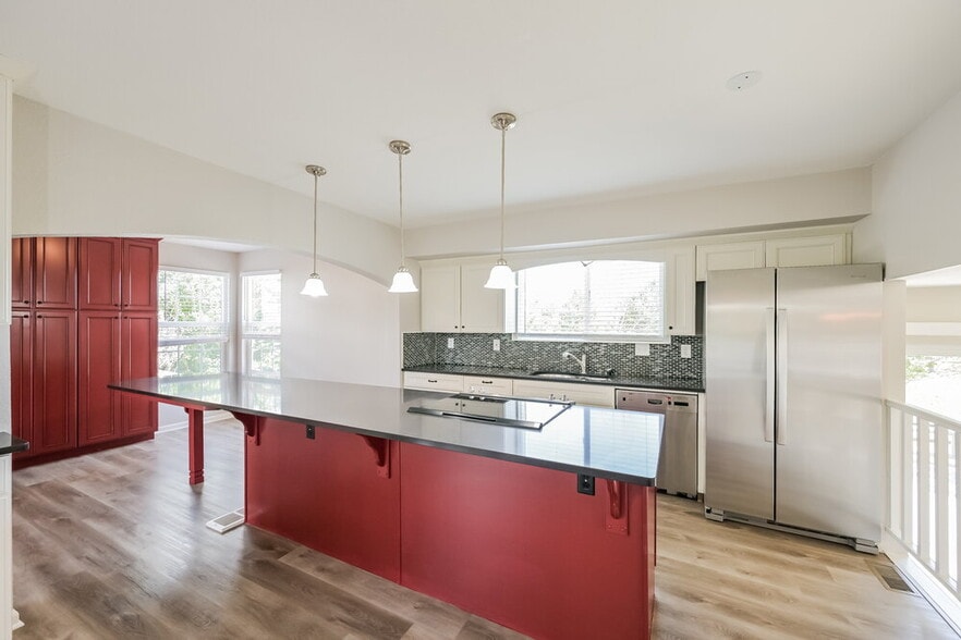 Building Photo - 5800 S Rock Creek Dr