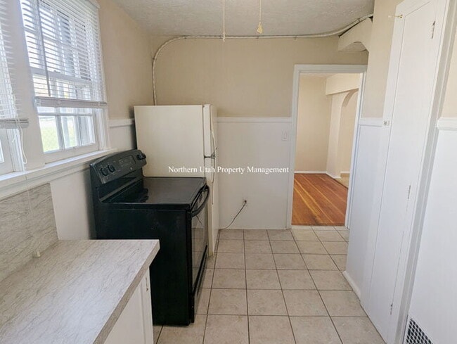 Building Photo - 2 Bed 1 Bath