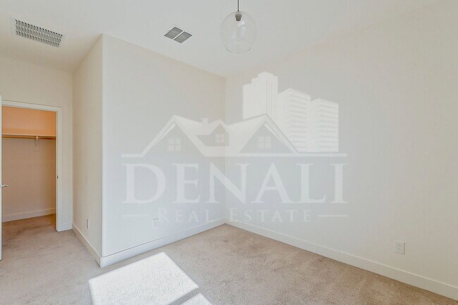 Building Photo - 10962 W Taylor St
