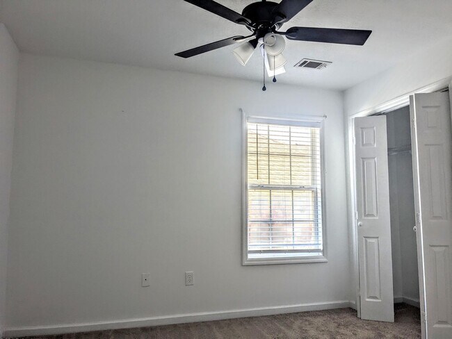 Building Photo - 508 Simoni Pl