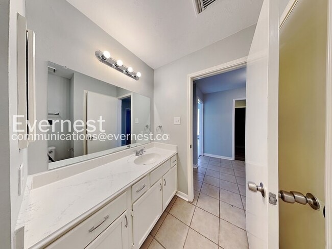 Building Photo - 4 Bed/2 Bath Home with Fenced Yard and Attached Garage / 4 Bed, 2 Bath / Pet-friendly / Available...