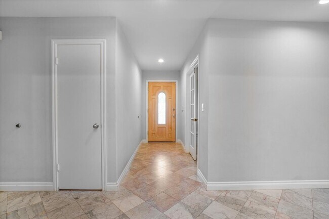 Building Photo - 7365 Pomelo Dr