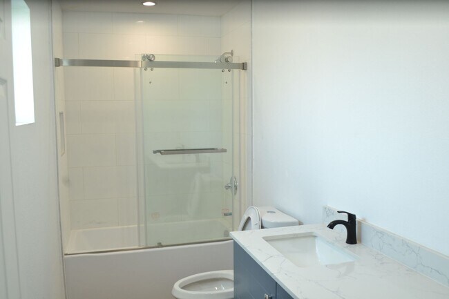 Building Photo - ??Newly Built 3 Bed / 3 Bath ADU – Great L...