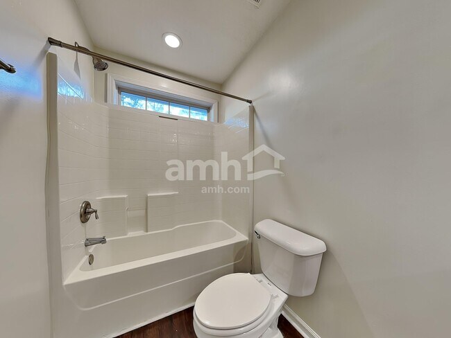 Building Photo - 105 Redrock Ct