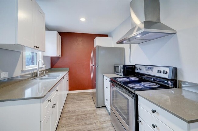 Building Photo - 2610 White Oak Dr