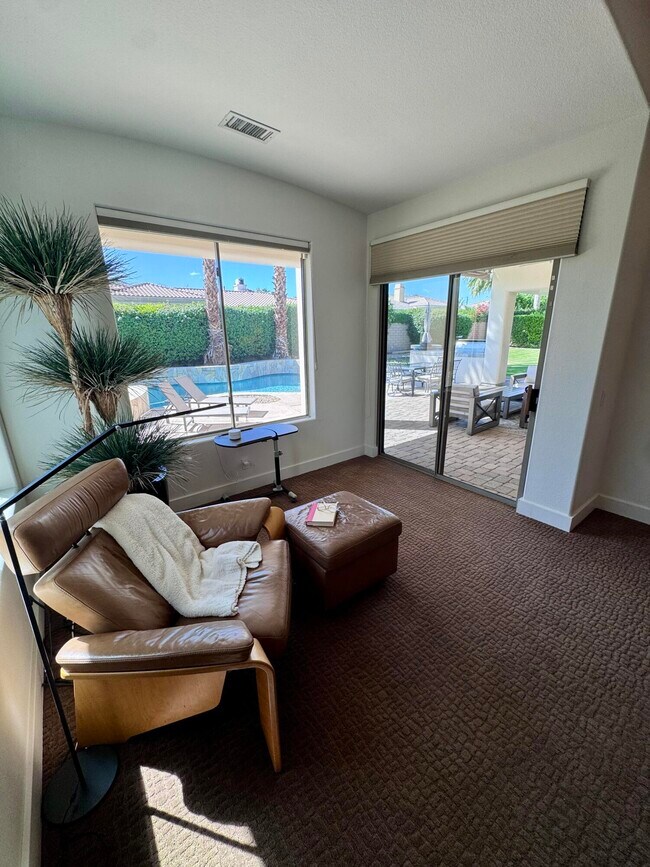 Building Photo - 102 Cll Los Hibiscos