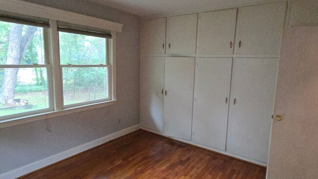 Building Photo - 1555 Lonsford Dr