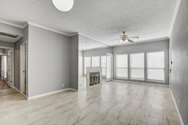 Building Photo - 807 W 25th St