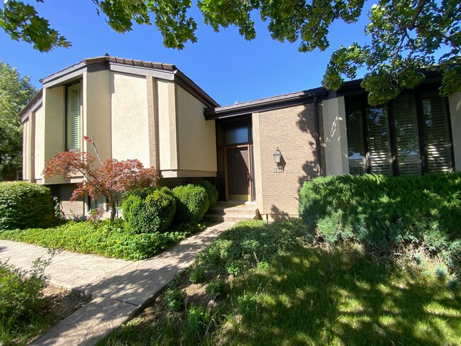 Primary Photo - 3016 Apache Ln