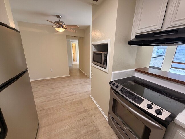 Building Photo - 2 Bed, 2 Bath Fullerton Condo For Rent w/ ...