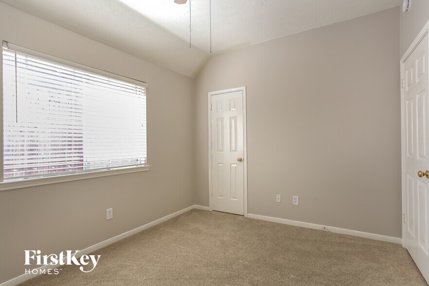 Building Photo - 2115 Mercoal Dr