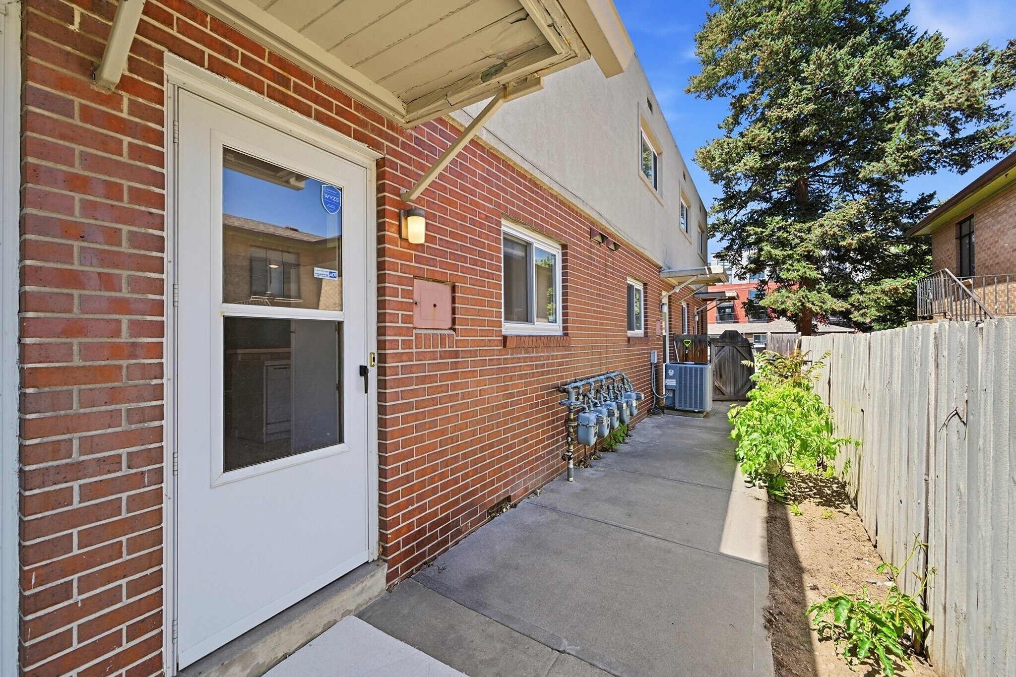 Building Photo - 2356 S Race St