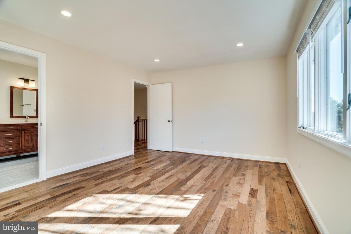 Building Photo - 6505 Gretna Green Way