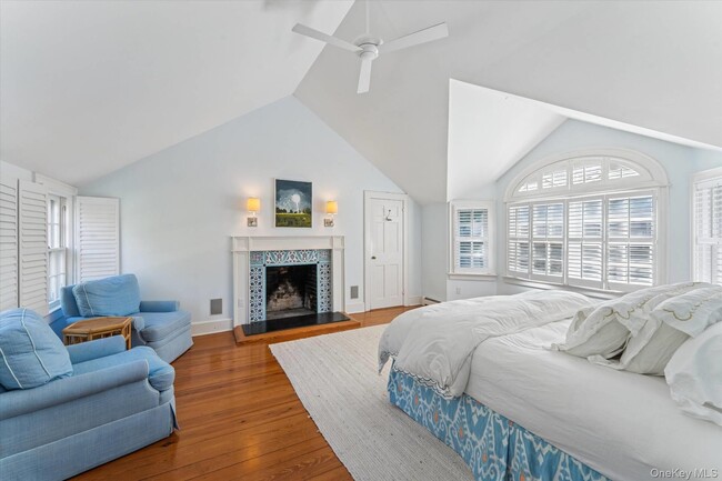 Building Photo - 20 Quogue St