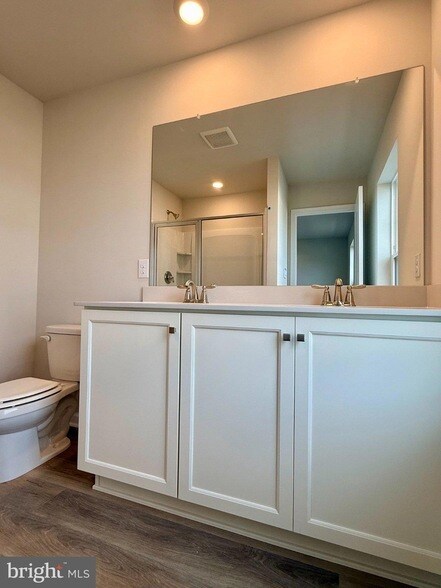 Building Photo - 209 Independence Ct