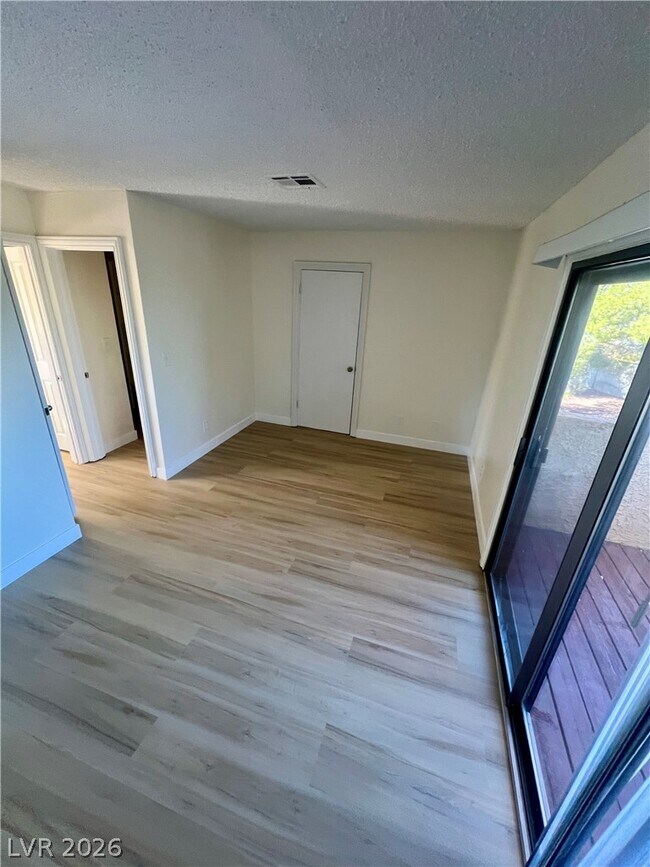 Building Photo - 3939 S Torrey Pines Dr
