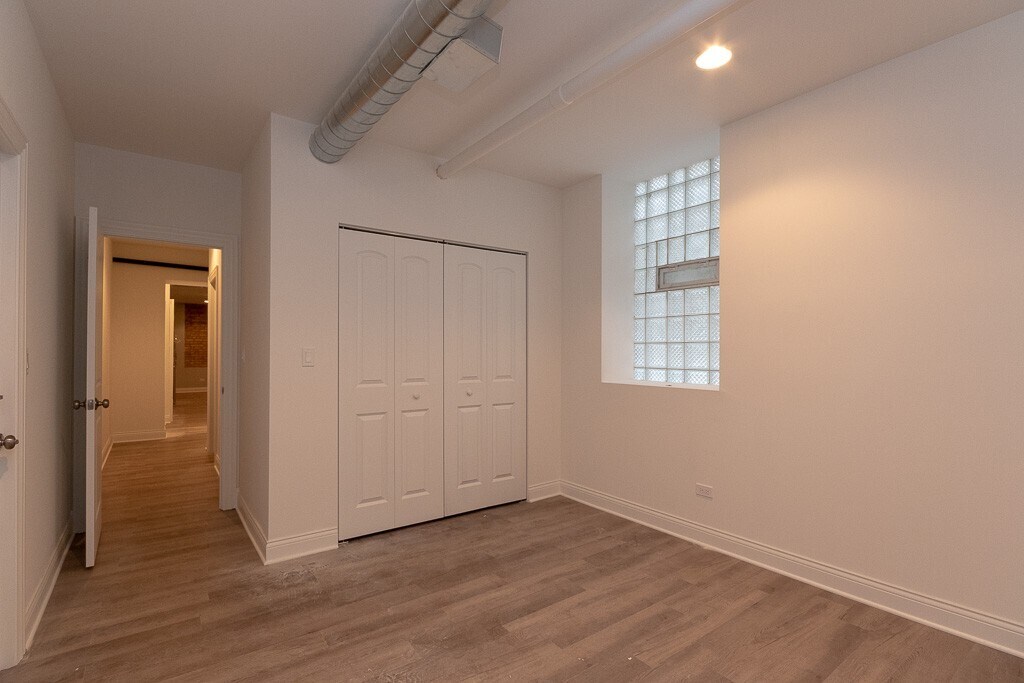 Building Photo - 1369 W Greenleaf Ave