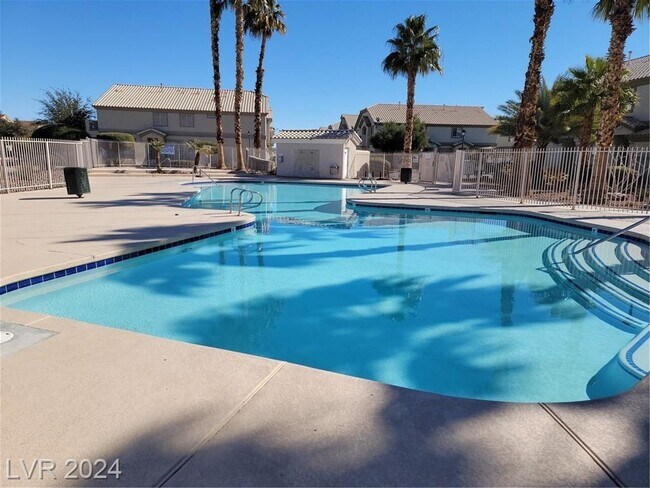 Building Photo - BOULDER RANCH-TWO PRIMARY SIZED BEDROOMS!!!