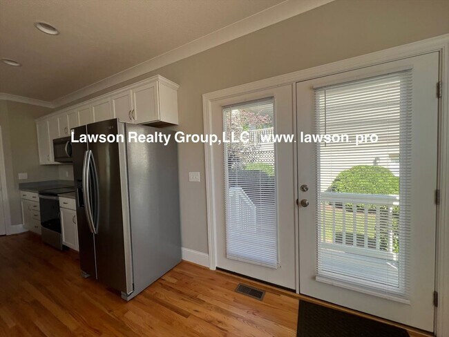 Building Photo - Upscale Three Bedroom in Colonial Green with Garage