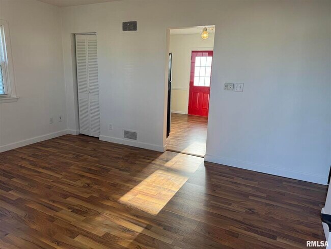 Building Photo - 3741 Keota Ave