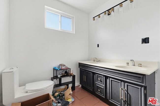 Building Photo - 2200 Easy Ave