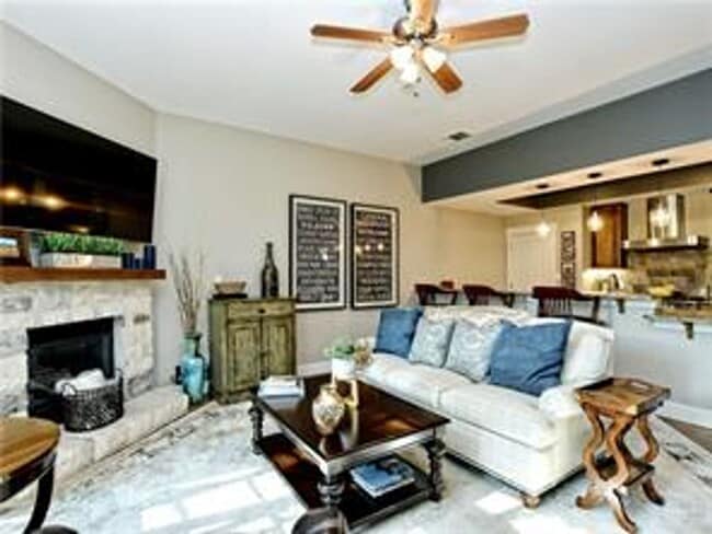 Building Photo - 804 E 47th St