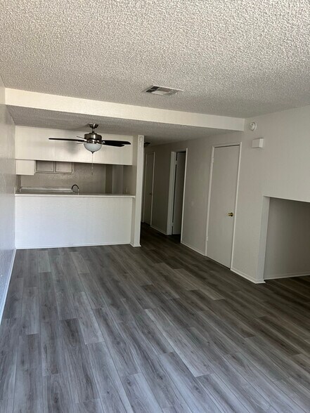 Building Photo - 43711 Challenger Way
