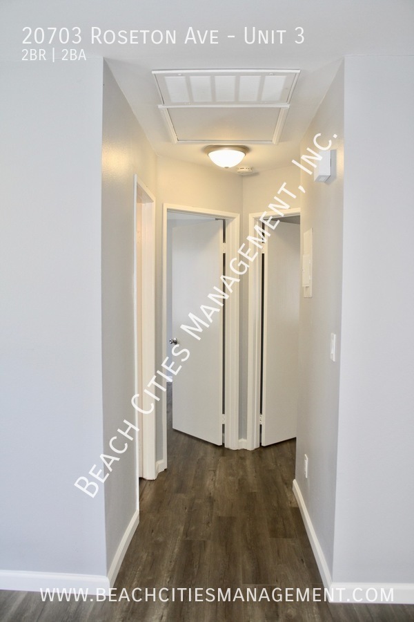 Building Photo - Completely Remodeled Townhouse in Lakewood...