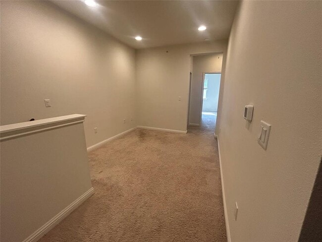 Building Photo - 13800 Lyndhurst St