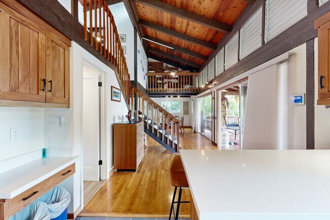 Building Photo - 975 Uwao St