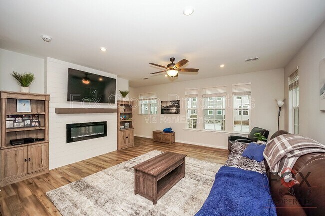 Building Photo - 7125 Brookview Ln