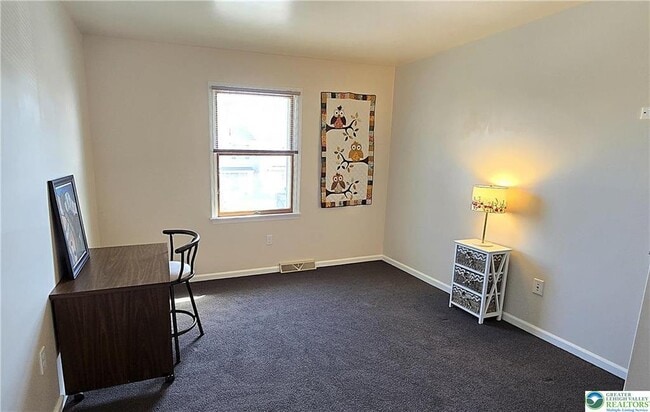 Building Photo - 194 Springhouse Rd