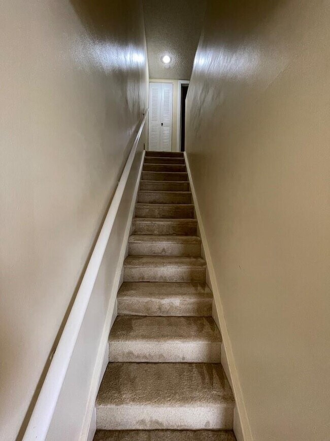 Building Photo - 9490 Palm Cir S