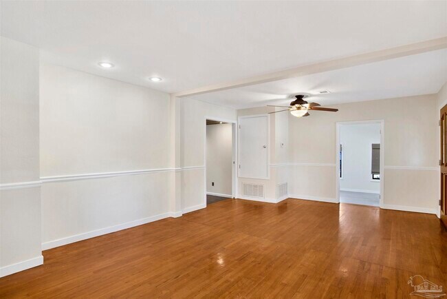 Building Photo - 525 Lakewood Rd