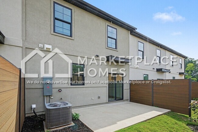 Building Photo - 4 Taverly Dr