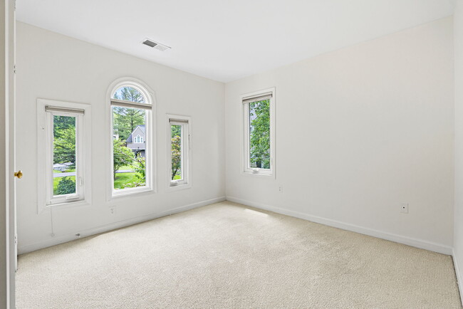 Building Photo - 7926 Long Ridge Ct