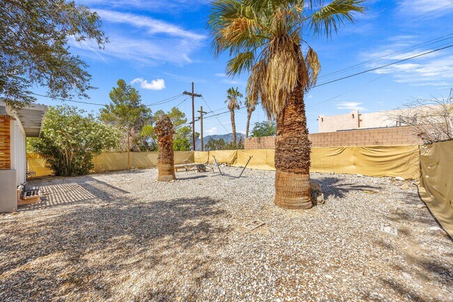 Building Photo - 13215 Deodar Ave