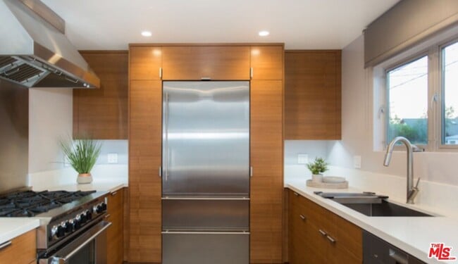 Building Photo - 1060 Nowita Pl