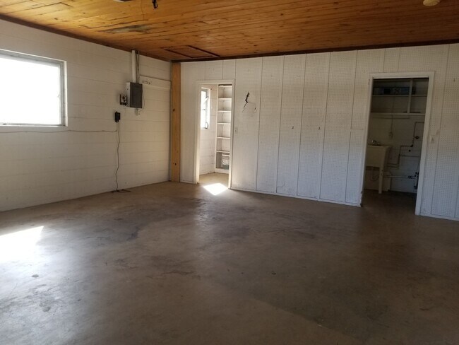 Building Photo - Spacious 3 Bedroom Home in Winter Haven