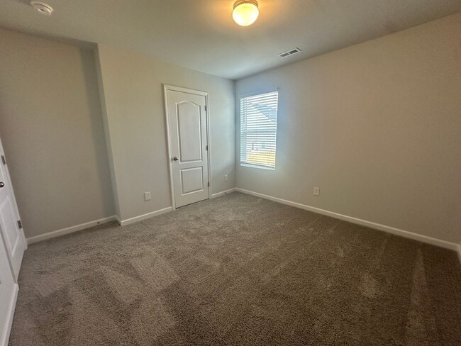 Building Photo - 191 Hornet Dr