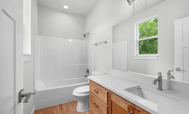 Building Photo - 865 SW Grove St