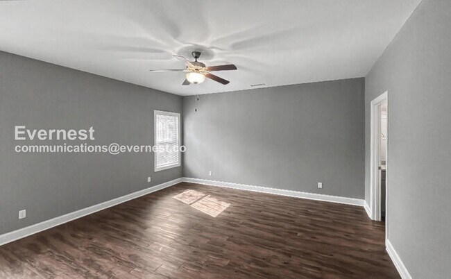 Building Photo - Spacious 3 Bed, 2.5 Bath Home with 2 Car Garage