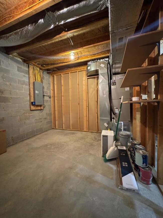 Building Photo - Updated and Spacious 3BR 2Bath House for rent