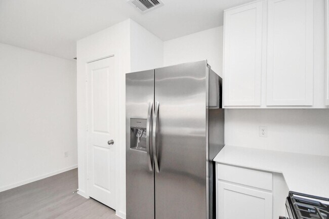 Building Photo - 21269 Carosella Dr