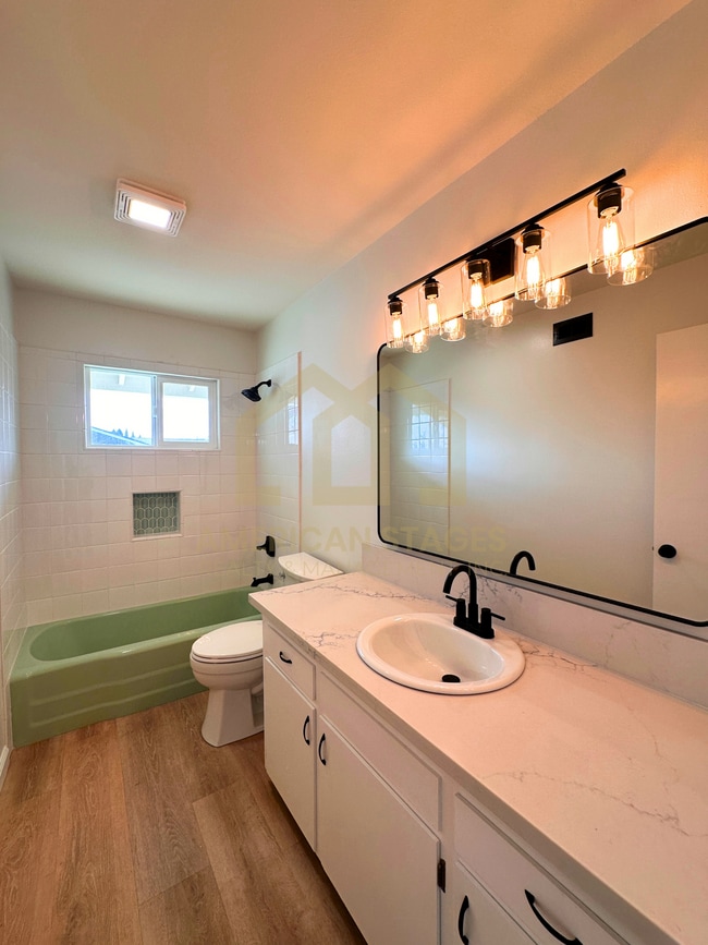 Building Photo - 1012 N H St