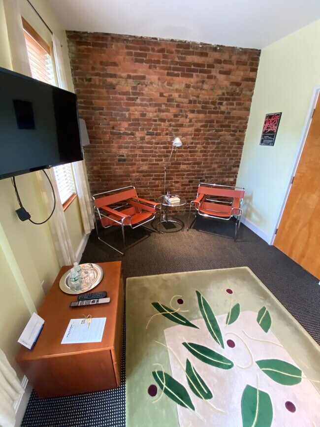 Building Photo - 116 W Newton St