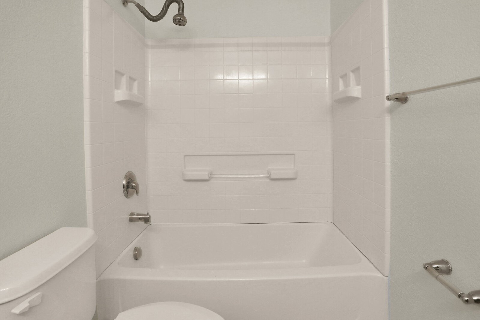 Building Photo - Updated 2-Bed Townhome Just Minutes from F...