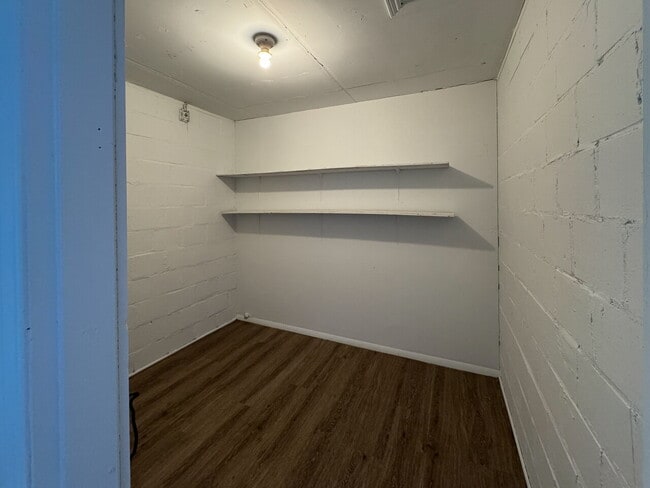 Building Photo - 1 Bedroom House for Lease