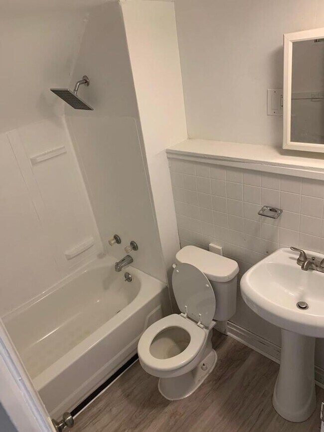 Building Photo - 1483 E 120th St